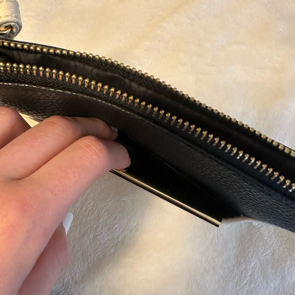 Charming Charlie’s Elegant Black and White Wristlet Clutch - Picture 3 of 7